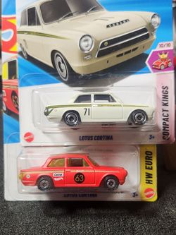 2 Hot Wheels Lotus Cortinas