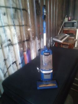 Shark  Lift Away vacuum cleaner