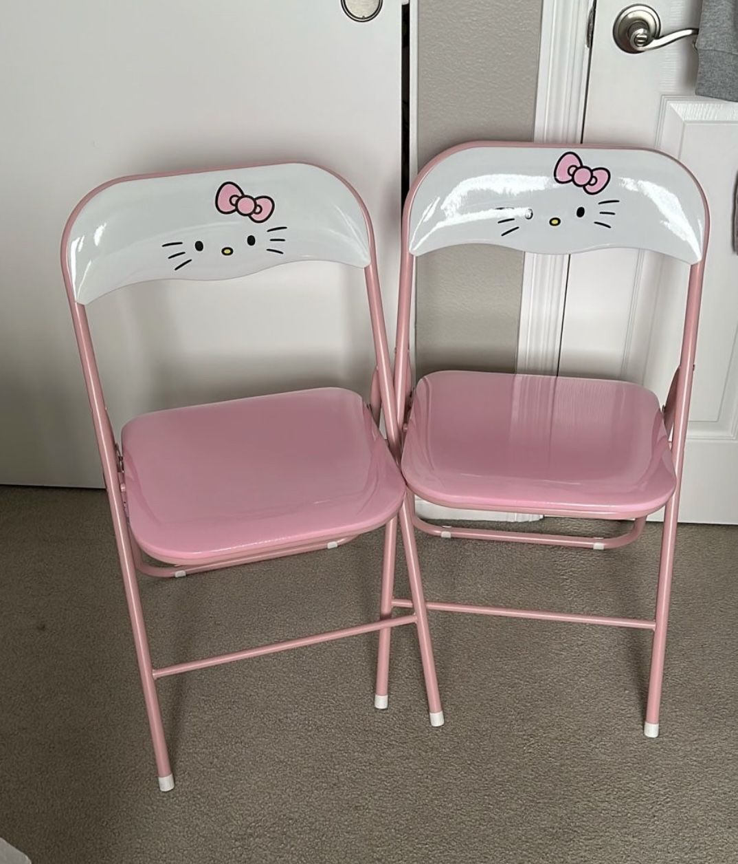 Hello Kitty Chair Set