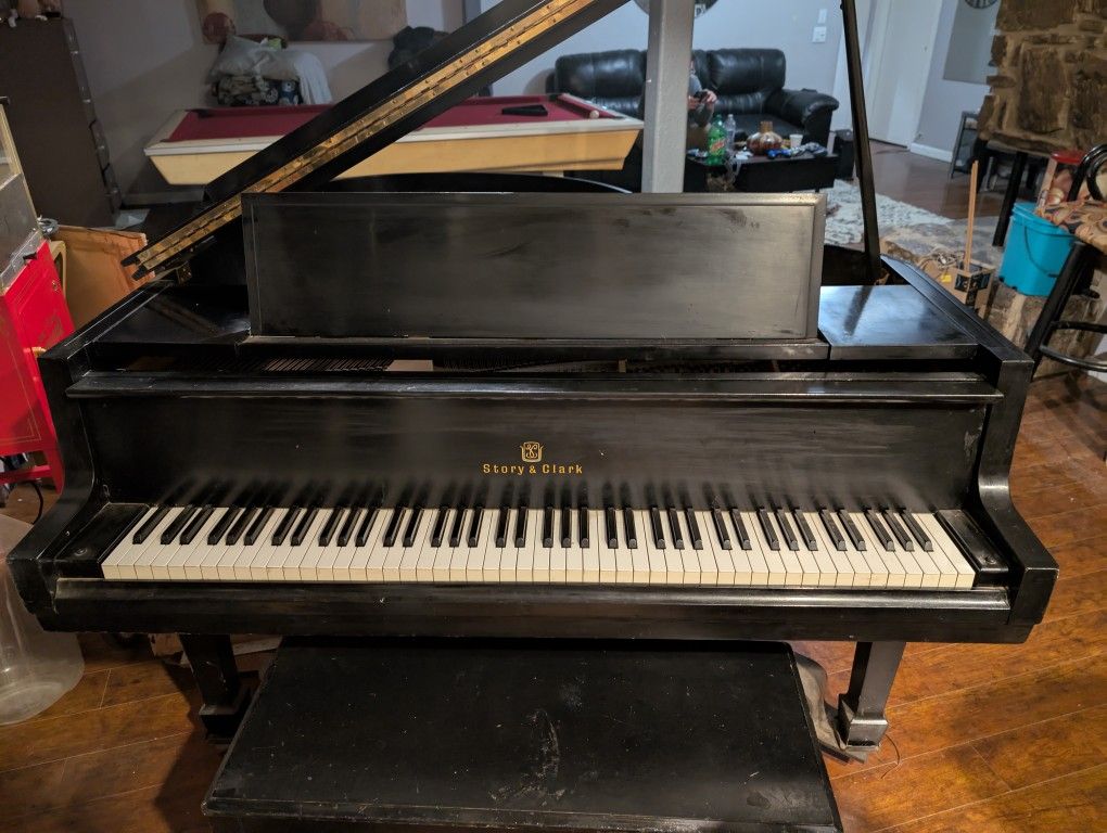 Vintage 70's Story And Clark Baby Grand Piano With Spider Legs And Original Bench Great Shape