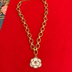 CC FLOWER NECKLACE