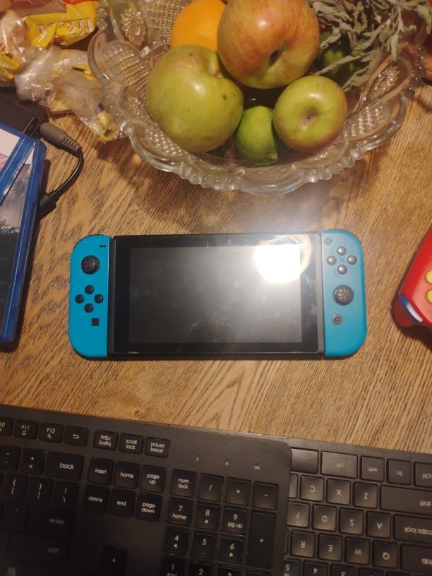 Nintendo Switch, 2 Keyboards A Controller And 3 Ps5 Game's