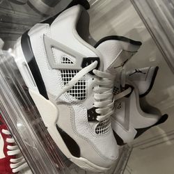 Jordan 4s