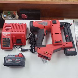 Milwaukee 18GA NARROW CROWN STAPLER 2749-20