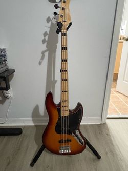 Sure Marcus Miller V7 Vintage Bass