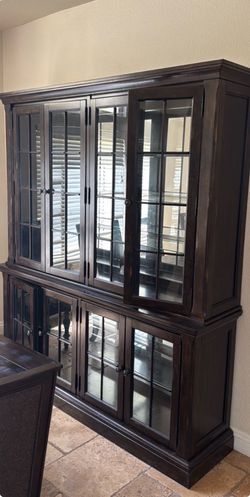 Beautiful Solid Wood China Cabinet / Dining Hutch - Excellent Condition