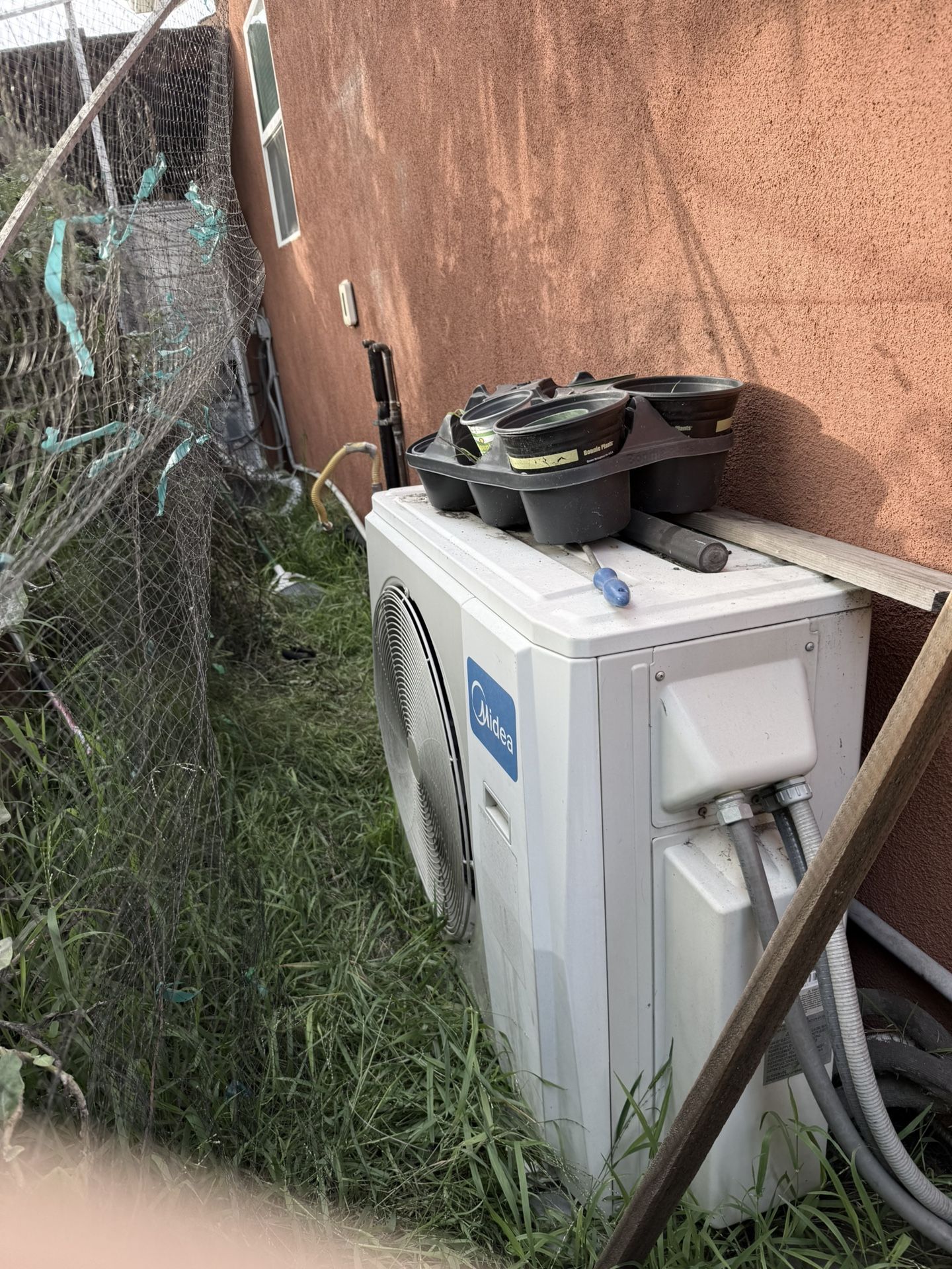 Midea AC Cooling and Heat Unit