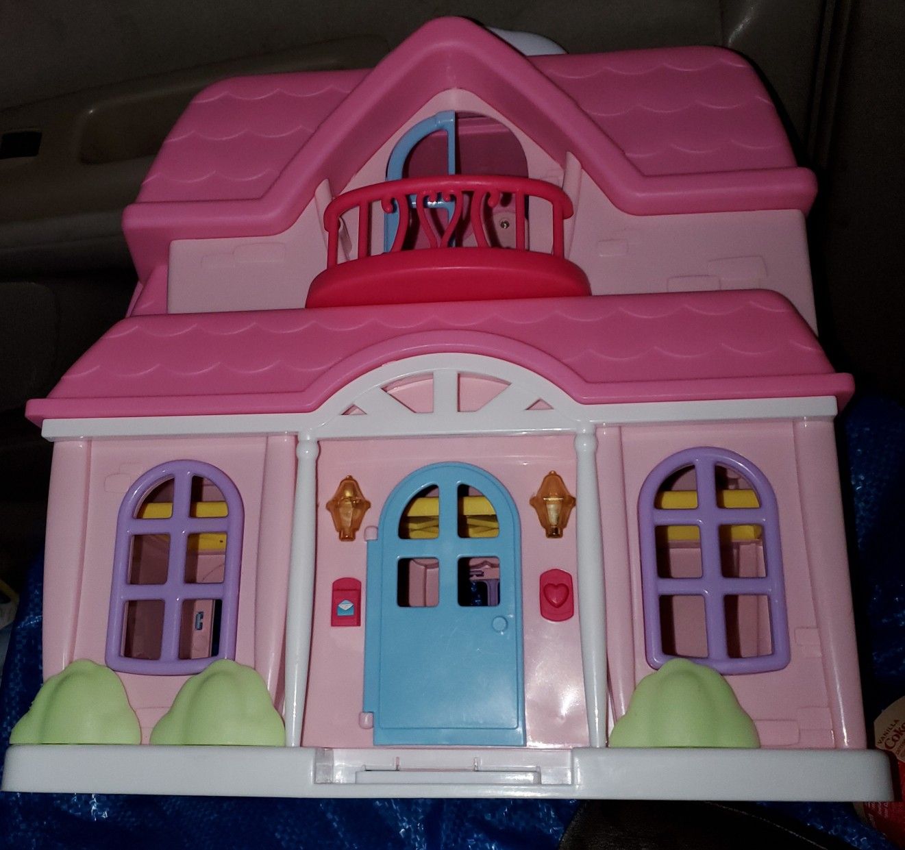 Kid Connections Doll House with light and sounds