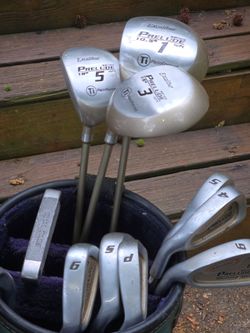 very nice complete set of women's left handed golf clubs
