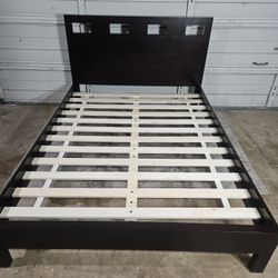 Queen Size Bed Frame ComesWithSlats , Good Conditions 👍, Dark Brown Color 