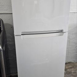 WHIRLPOOL REFRIGERATOR.  24"