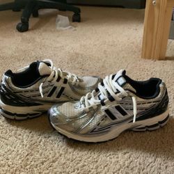 New Balance 1906 White Silver Size 8