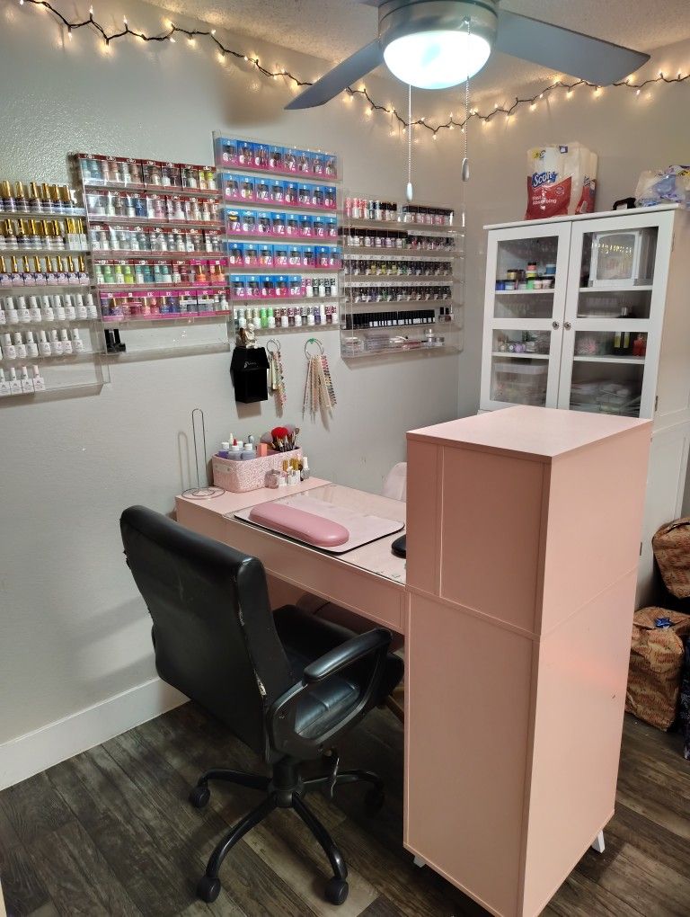 Nail Tech