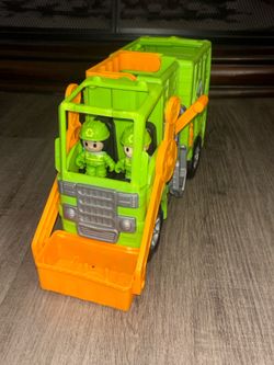 Garbage truck toy