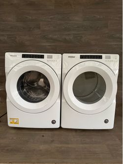 Whirlpool washer and gas dryer laundry set