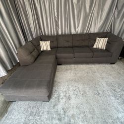 Gray L shape Ashley F sectional couch 🛻Delivery available 