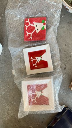 Crate & Barrel Looks Like Little Hors D’oeuvre Dishes, Matching Napkins set of 12