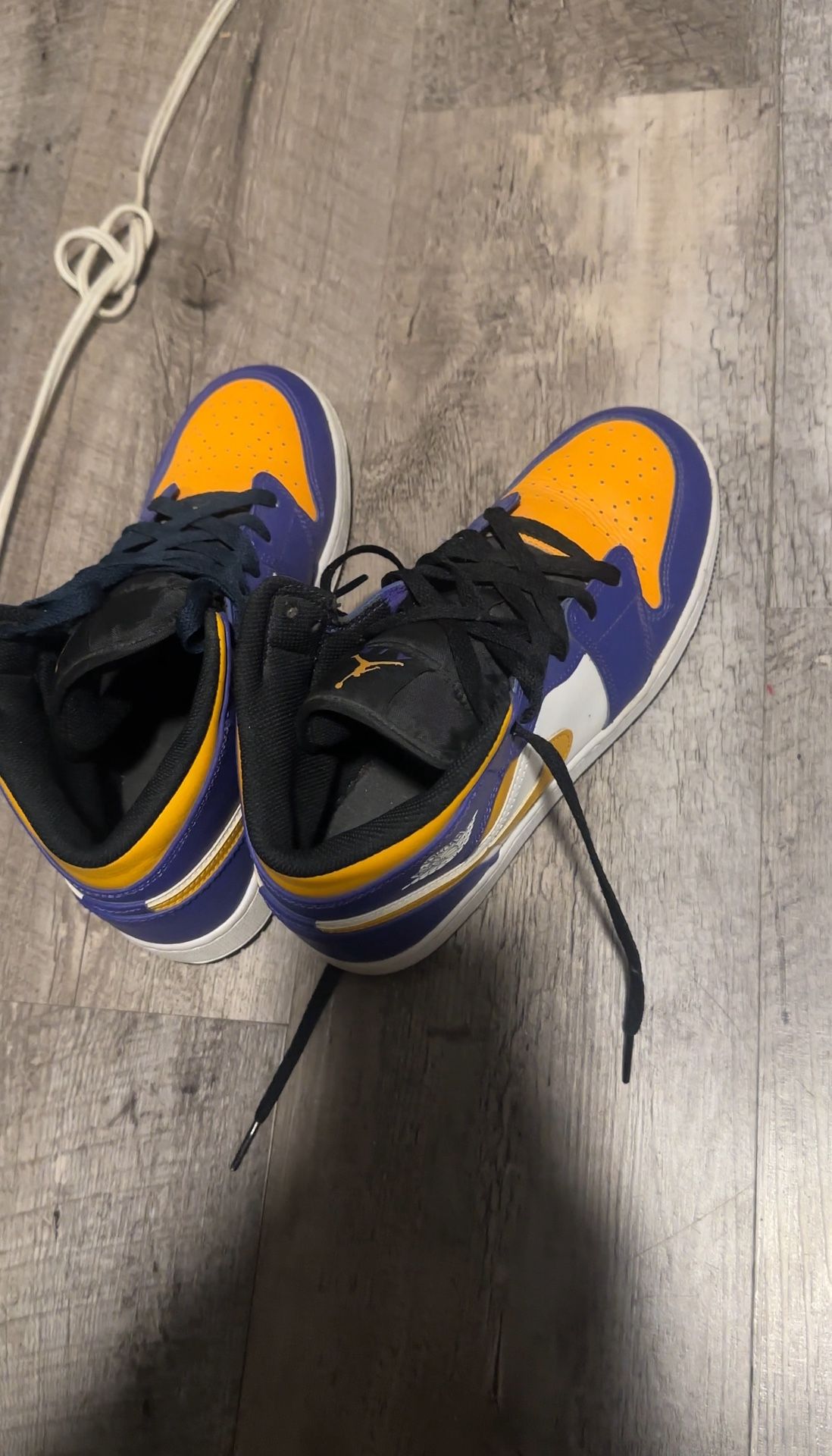 jordan 1 mid lakers