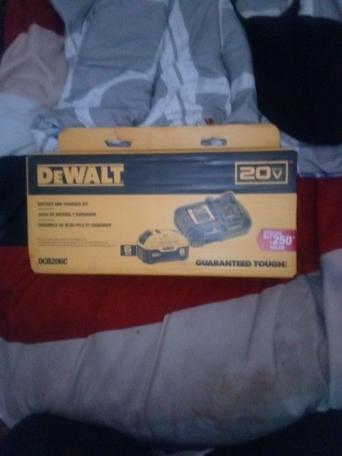 DeWalt Battery And Charger 20Vmax Kit