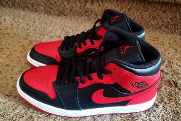 Jordan 1 mid Banned