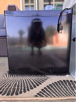 Mini fridge
