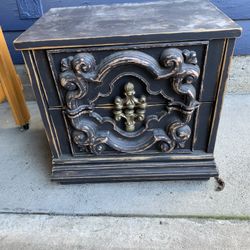 Cool End Table/Drawer-Great Bones! 