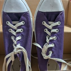 Woman's Vans Size 8 