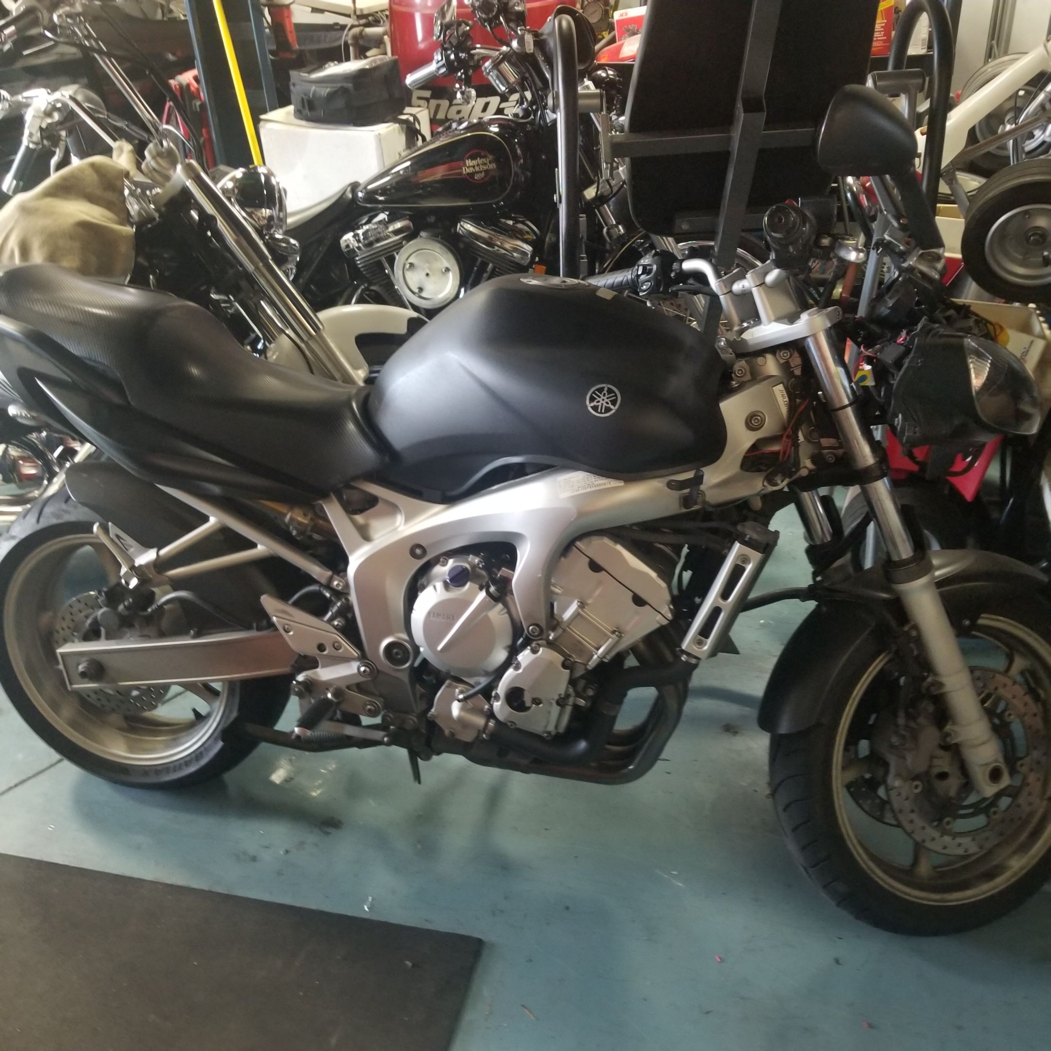 Yamaha RZ 600