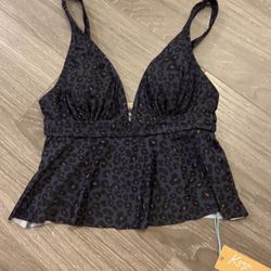 Kona Sol swim top. Xs
