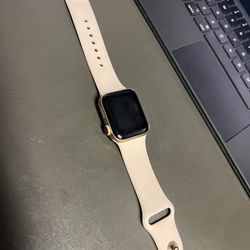 Apple Watch SE $220