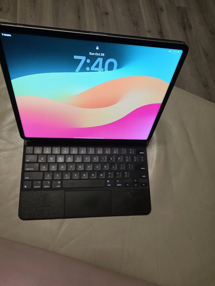 Apple Ipad Pro 12.9 WiFi And Cell With Keyboard