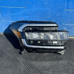 2023 Expedition Right Headlights