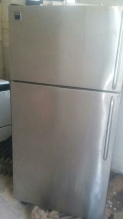 Refrigerator and gas stove