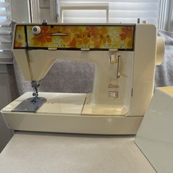 Vintage Singer Genie Seeing Machine Model  353 or 354. 