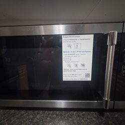 Selling a Hamilton Beach microwave in excellent condition – like new.