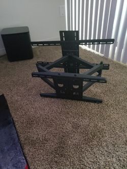 Wall Mount For TV 65in To 90in Swivel Mount