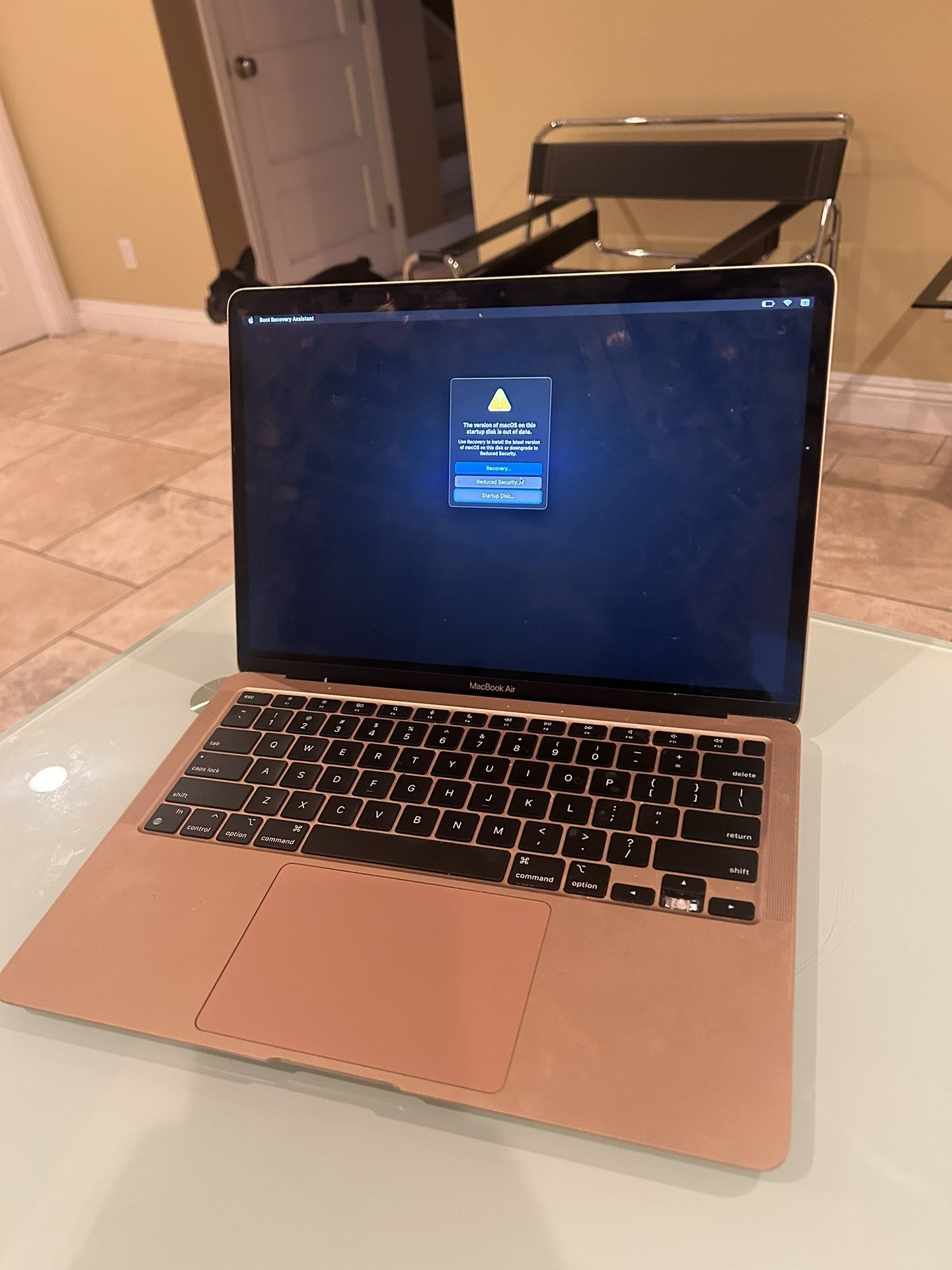 Macbook Air M1 8gb 256gb 13-inch MacBook Air M1 Gold – 8GB RAM 