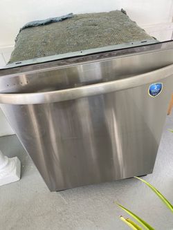 Dishwasher marca Midea buen estado y con las mangueras