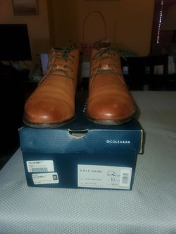Mens new condition cole haan leather size 10m chukkas.