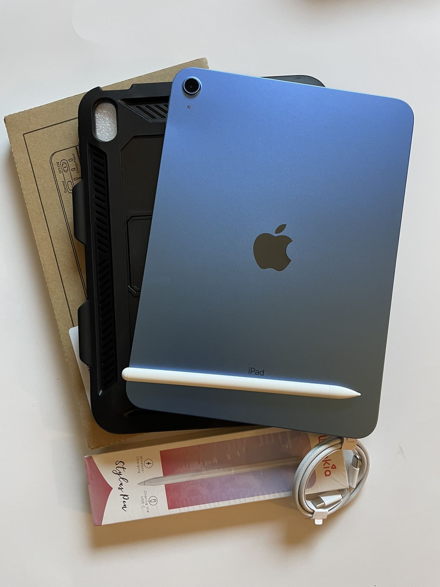Apple iPad 10th Generation (2022) 64GB with stylus pen, Keyboard and case