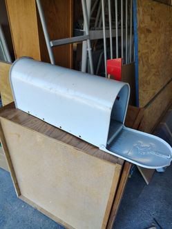 Metal Mailbox 📫