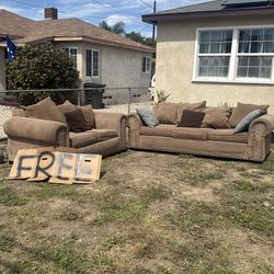 Free couches in Pomona