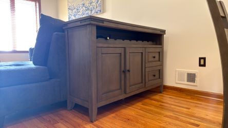 Server with wine rack