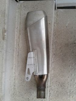 Exhaust muffler assembly