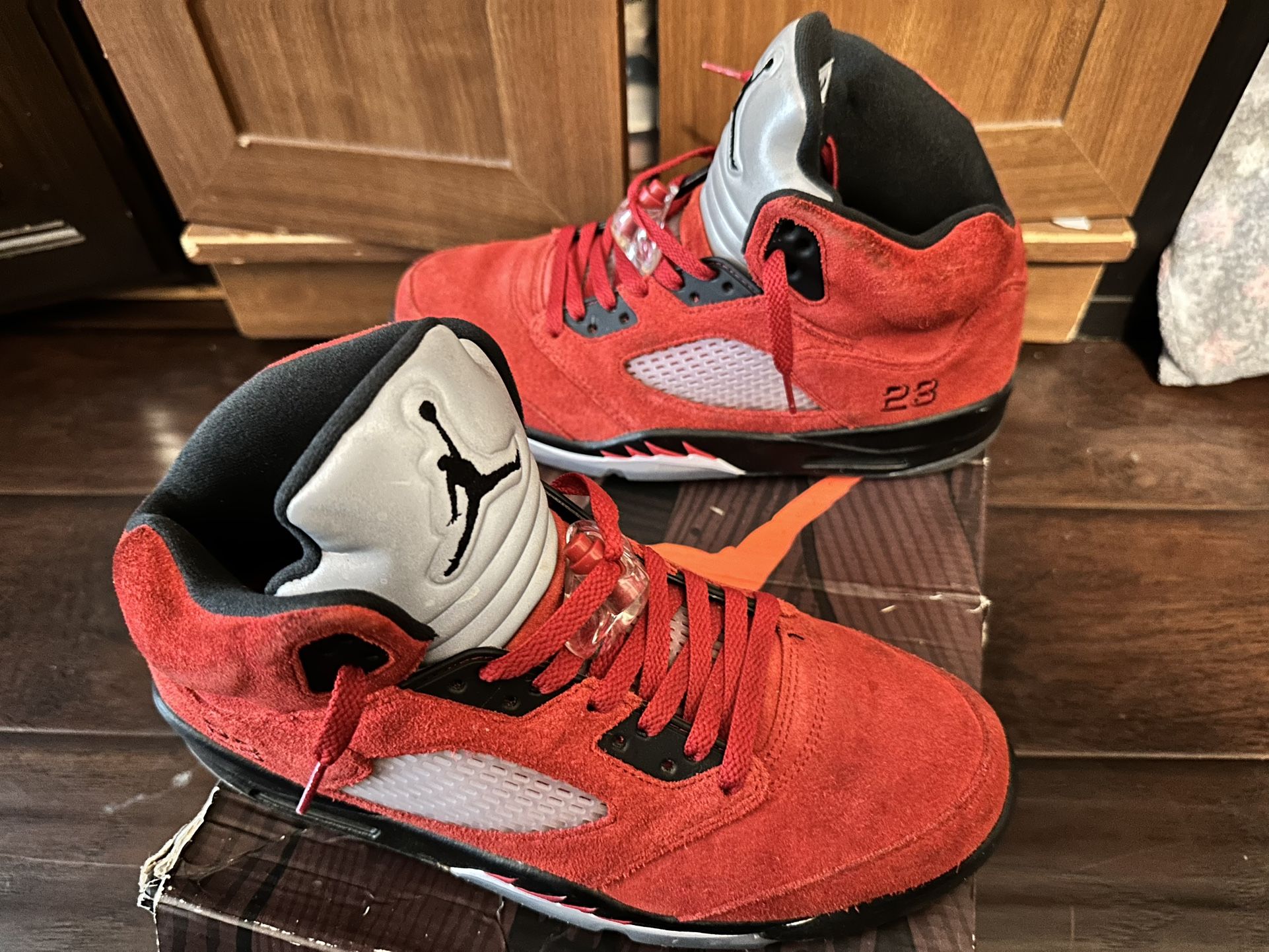 Jordan Retro 5 ( Raging Bull) 