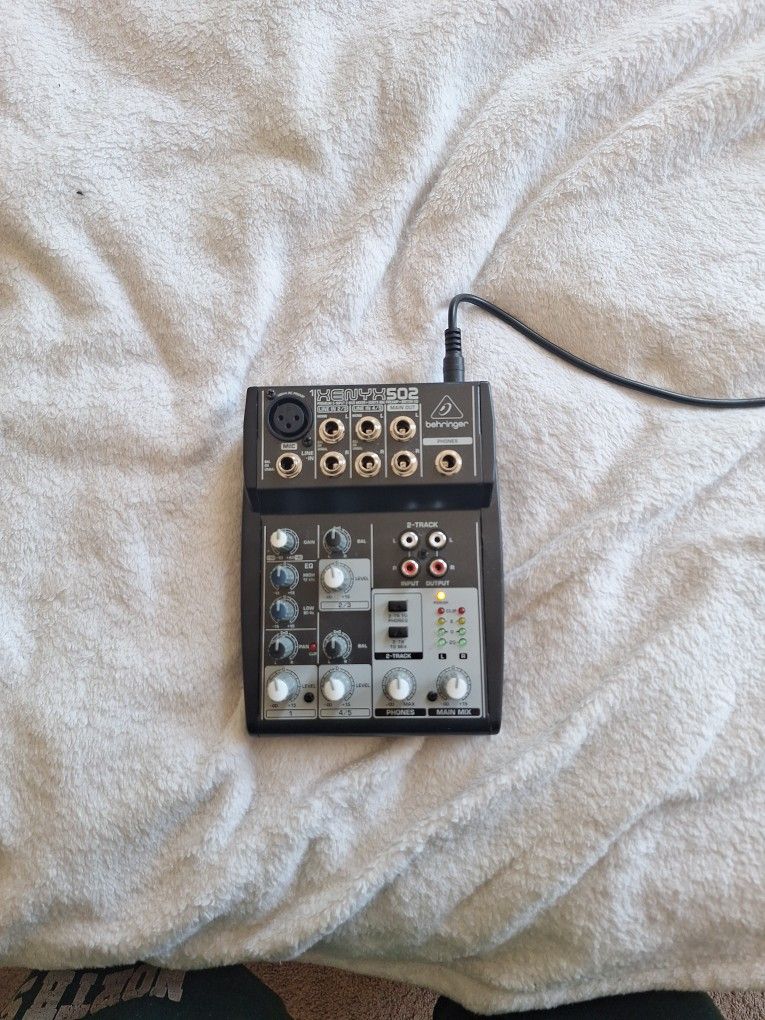 BEHRINGER XENYX 502