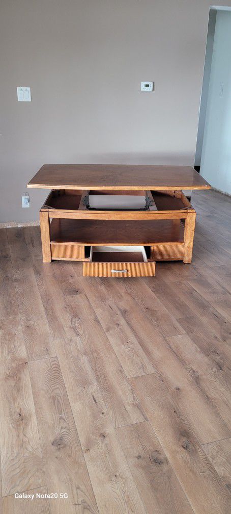 Coffee Table That LIFTS 