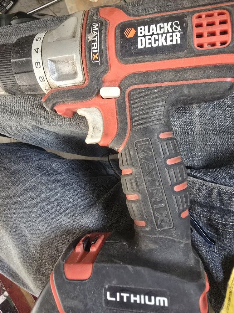 Blackened decker drill no charger