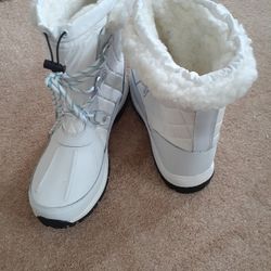 NEW BEARPAW BOOTS SIZE 11 $30