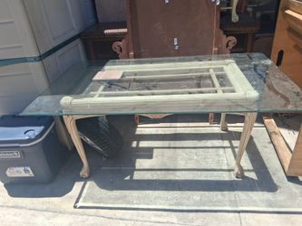FREE GLASS AND 6  chairs must pick in Corona today